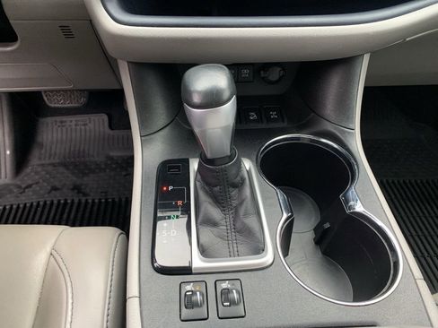 Used 2018 Toyota Highlander XLE image 23