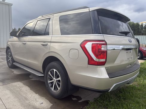 Used 2018 Ford Expedition XLT w/ Equipment Group 202A AWD/4WD image 4