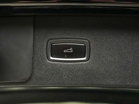 Used 2022 Porsche Cayenne AWD/4WD image 14