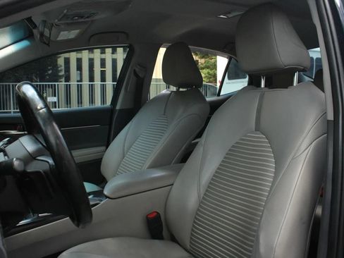 Used 2019 Toyota Camry SE FWD image 31