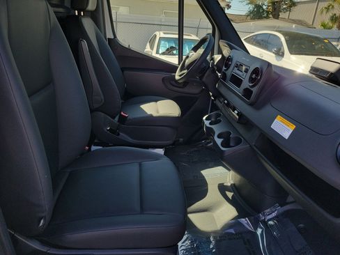 New 2025 Mercedes-Benz Sprinter 2500 image 12