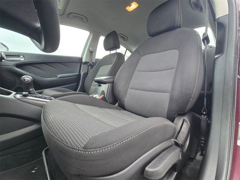Used 2017 Kia Forte LX image 16