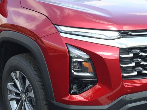 New 2026 Chevrolet Equinox LT w/ Convenience Package II FWD image 3