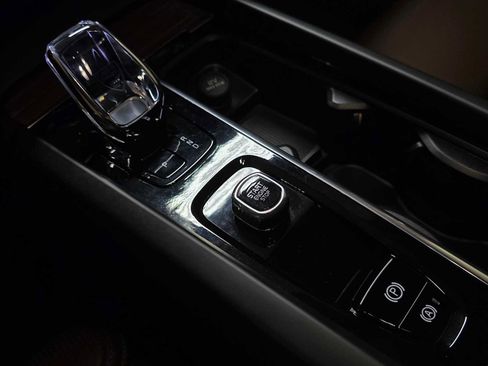 Used 2023 Volvo XC60 B5 Ultimate w/ Climate Package image 35