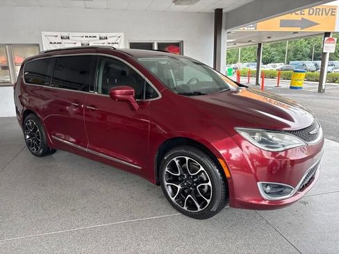 Used 2019 Chrysler Pacifica Touring-L Plus w/ Advanced Safetytec Group FWD image 8