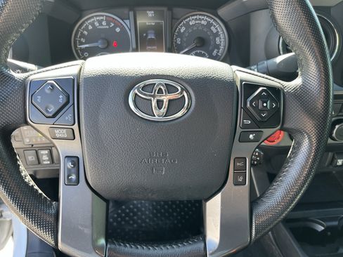 Used 2021 Toyota Tacoma TRD Off-Road AWD/4WD image 20