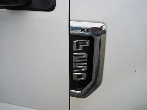 Used 2019 Ford F250 XL w/ Power Equipment Group AWD/4WD image 32