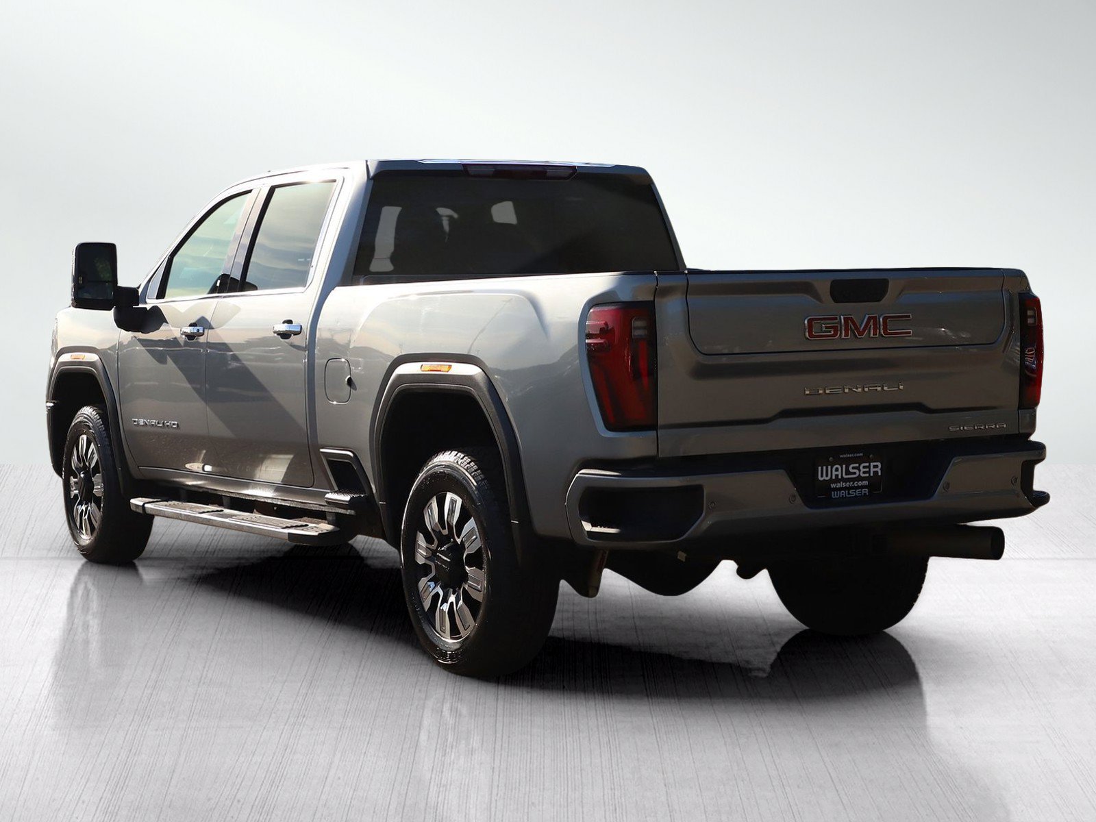 Used 2025 GMC Sierra 3500 Denali w/ Denali Reserve Package AWD/4WD image 3