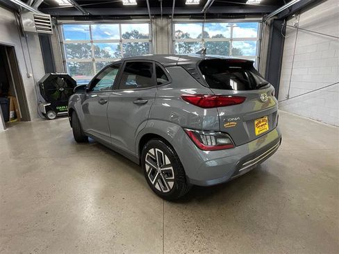Used 2023 Hyundai Kona Limited FWD image 3