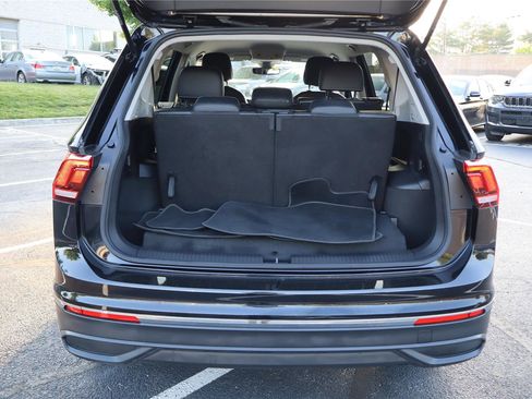 Certified 2023 Volkswagen Tiguan SE FWD image 5