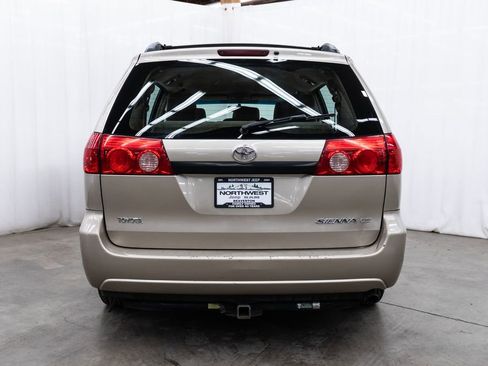 Used 2010 Toyota Sienna CE FWD image 5