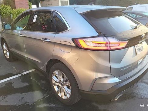Used 2022 Ford Edge Titanium image 3