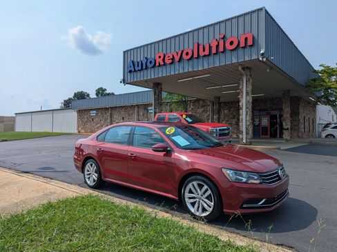 Used 2019 Volkswagen Passat 2.0T Wolfsburg w/ Wheels & Sunroof Package FWD image 1