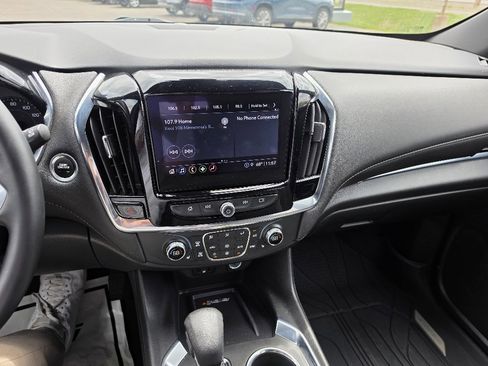 Used 2023 Chevrolet Traverse LT AWD/4WD image 17