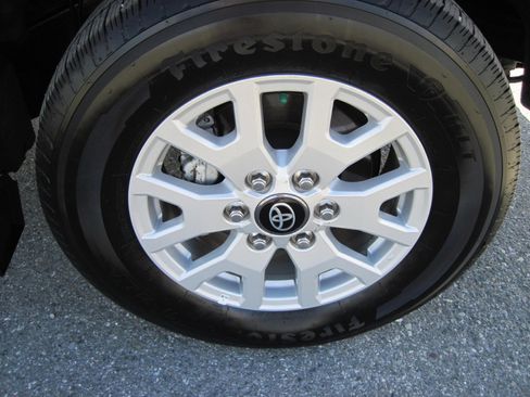 Used 2024 Toyota Tacoma SR5 AWD/4WD image 7