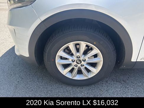 Used 2020 Kia Sorento LX w/ LX I4 Convenience Package AWD/4WD image 9