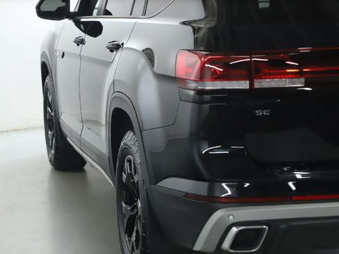 Certified 2024 Volkswagen Atlas Peak Edition SE AWD/4WD image 44
