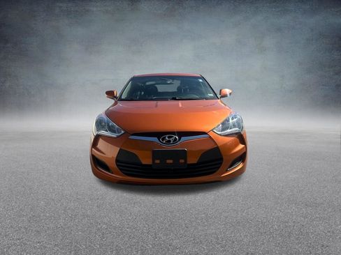 Used 2015 Hyundai Veloster FWD image 6