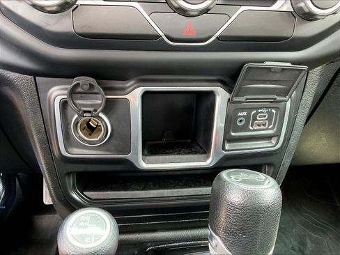 Used 2018 Jeep Wrangler Sport AWD/4WD image 14