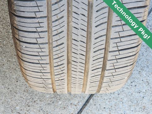 Used 2025 Volkswagen Atlas SE image 11