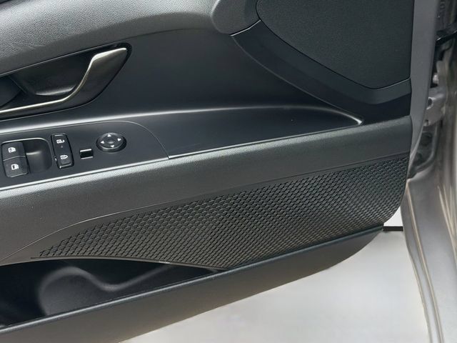 Certified 2025 Hyundai Elantra Sport FWD image 18