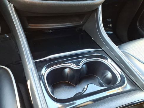 Used 2022 Chrysler Pacifica Limited w/ S Appearance Package image 23