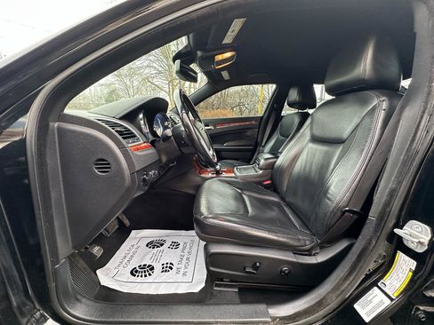 Used 2014 Chrysler 300 RWD image 26