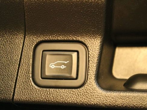 Used 2023 GMC Acadia SLE image 20