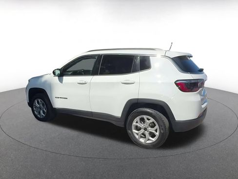 Used 2025 Jeep Compass Latitude AWD/4WD image 9