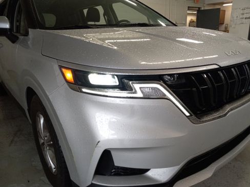 Used 2023 Kia Carnival LX image 5