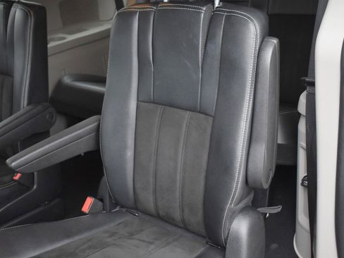 Used 2019 Dodge Grand Caravan SXT image 33