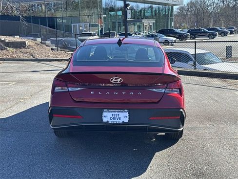 Certified 2025 Hyundai Elantra Sport image 6