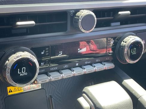 Used 2025 Toyota Tacoma Limited image 7