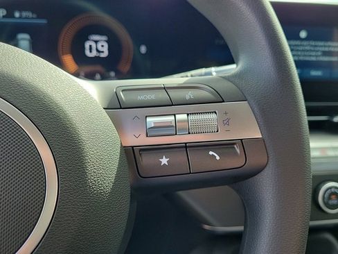 Certified 2025 Hyundai Kona SE image 22