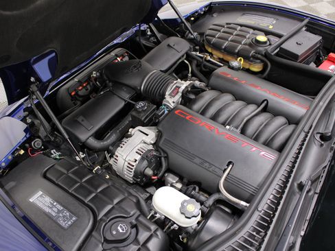 Used 2004 Chevrolet Corvette Coupe w/ Preferred Equipment Group RWD image 28