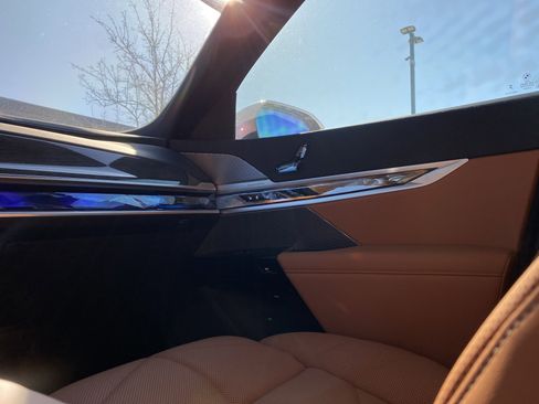 Used 2025 BMW 740i w/ Premium Package image 62