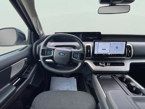 Certified 2025 Ford Expedition Active AWD/4WD image 11