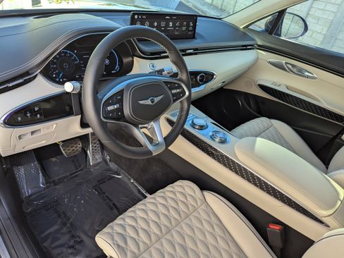 Used 2025 Genesis GV70 3.5T Sport w/ Sport Prestige Package image 4
