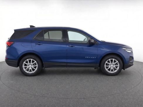 Used 2022 Chevrolet Equinox LS AWD/4WD image 4