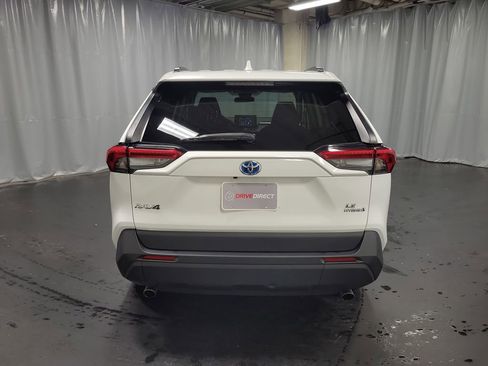 Used 2021 Toyota RAV4 LE image 7