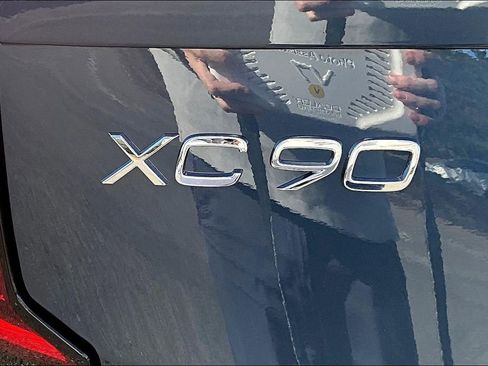 New 2026 Volvo XC90 B6 Plus w/ Protection Package Premier image 8