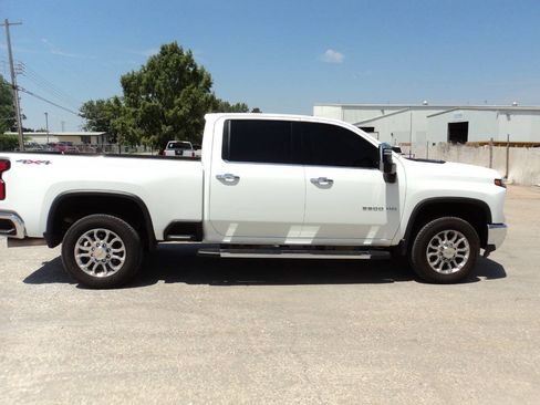 Used 2025 Chevrolet Silverado 2500 LTZ w/ LTZ Convenience Package AWD/4WD image 6