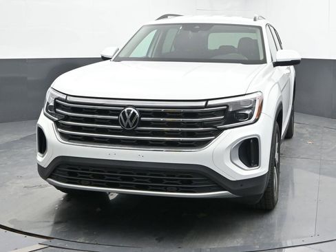 Used 2025 Volkswagen Atlas SE image 3