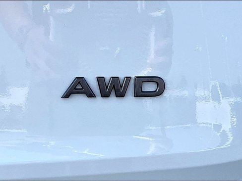 Used 2025 Nissan Rogue S AWD/4WD image 25