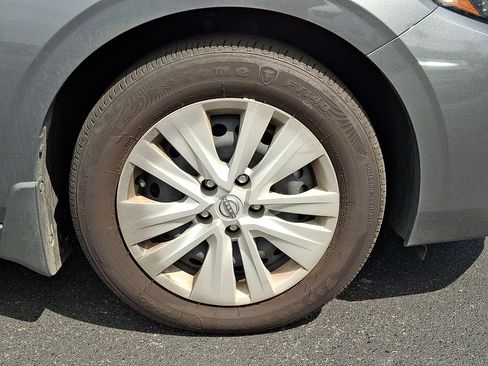 Used 2025 Nissan Sentra S FWD image 8