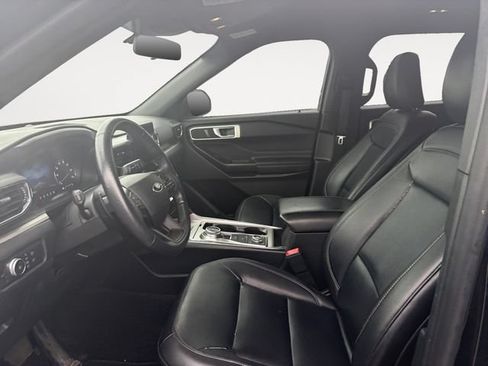 Used 2020 Ford Explorer XLT w/ Equipment Group 202A AWD/4WD image 9