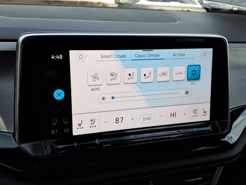 Used 2025 Volkswagen Atlas Cross Sport SE image 17