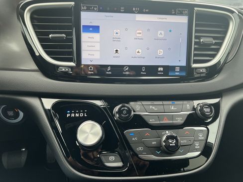 New 2026 Chrysler Voyager LX FWD image 19