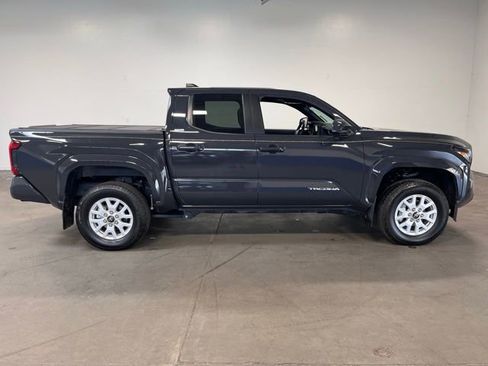 Used 2025 Toyota Tacoma SR5 image 2
