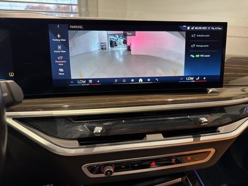 Used 2024 BMW X7 xDrive40i w/ M Sport Package image 27